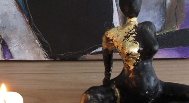 Des formes et des volumes illuminés par l'or