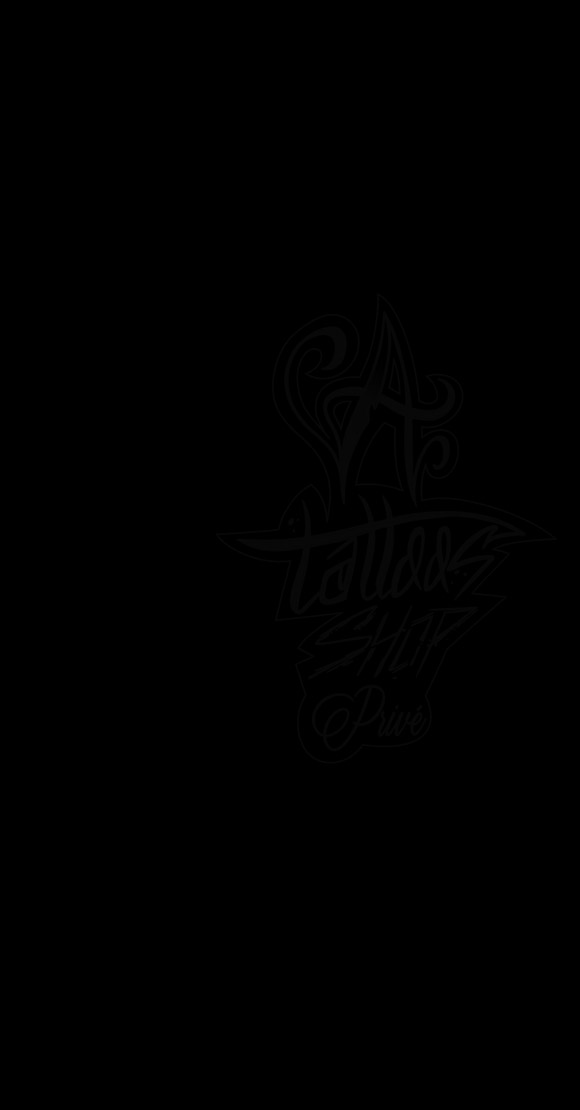 Artistik Tattoo Shop est un salon de tatouage à Niort spécialisé dans le tatouage sur mesure. Chaque projet est pensé pour durer, quel que soit le style, dans le respect strict des règles d’hygiène et de qualité.