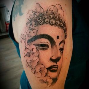Tatouage Bras bouddhiste