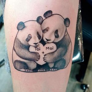 Tatouage Bras câlin de pandas