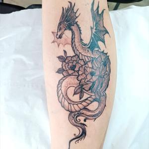 Tatouage bras dragon