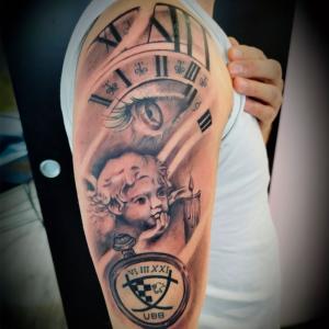 Tatouage bras temps